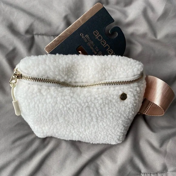 Apana Studio to Street Cozy Sherpa Belt Bag - Picture 2 of 4